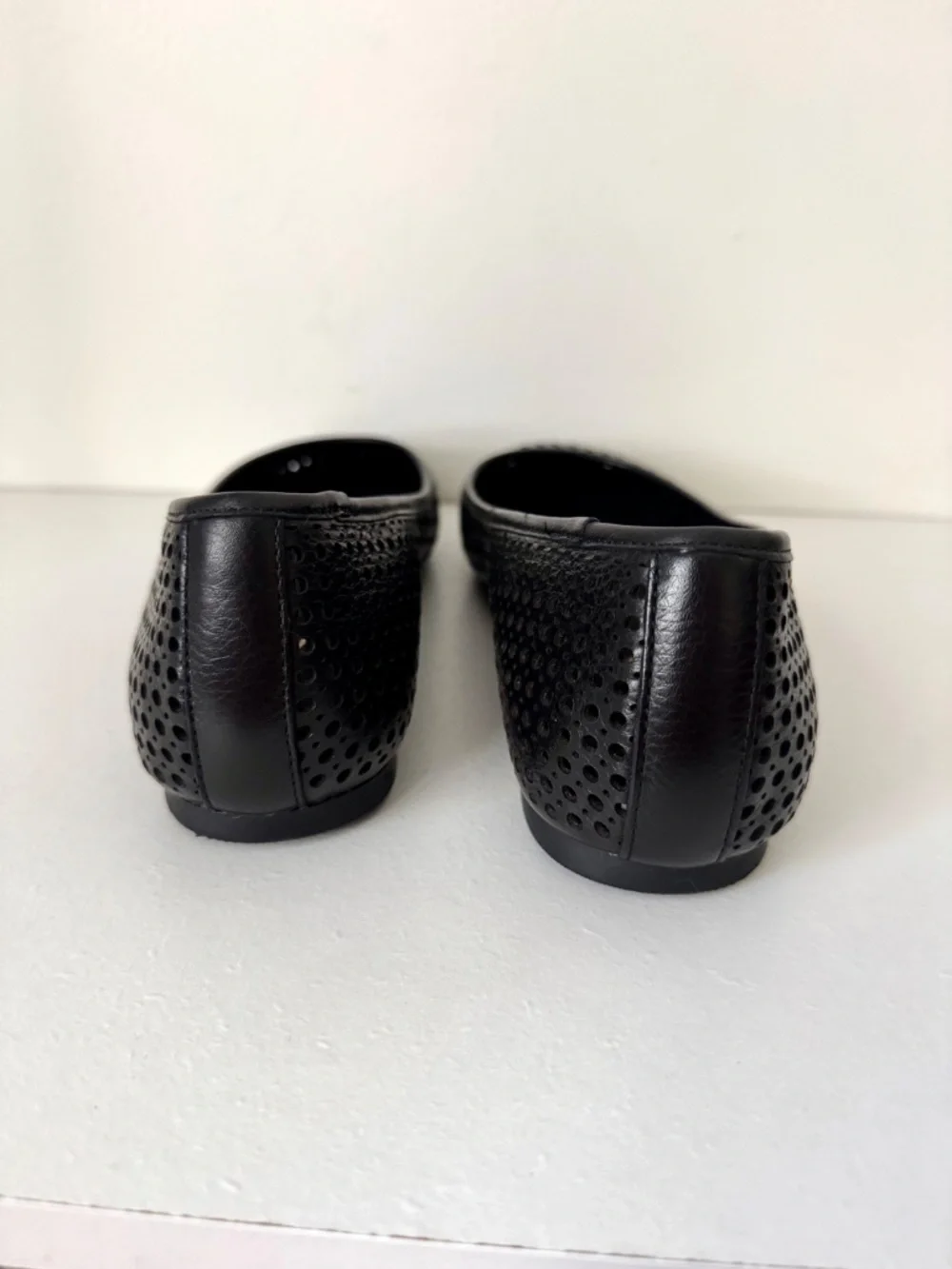 Vionic Orinda Perf Black Leather Perforated Ballet Flats Square Toe Comfort 9.5